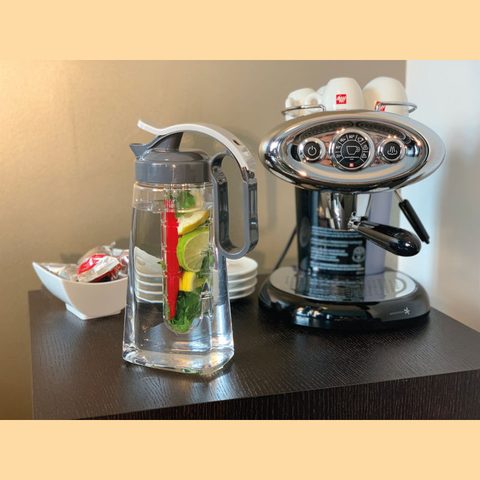 Recipient tritan plastic cu filtru, 1800 ml 12